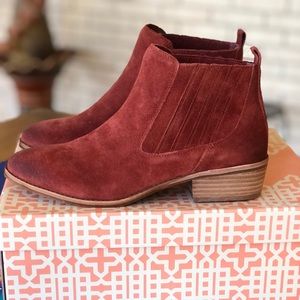 Gianni Bini Women’s Suede Brown Booties | NWT